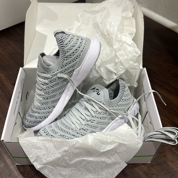 APL Women’s Techloom Wave - Picture 1 of 9